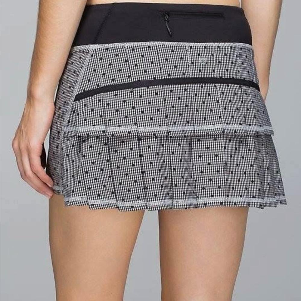 Lululemon pace setter skirt Dottie eight gingham white black size 10